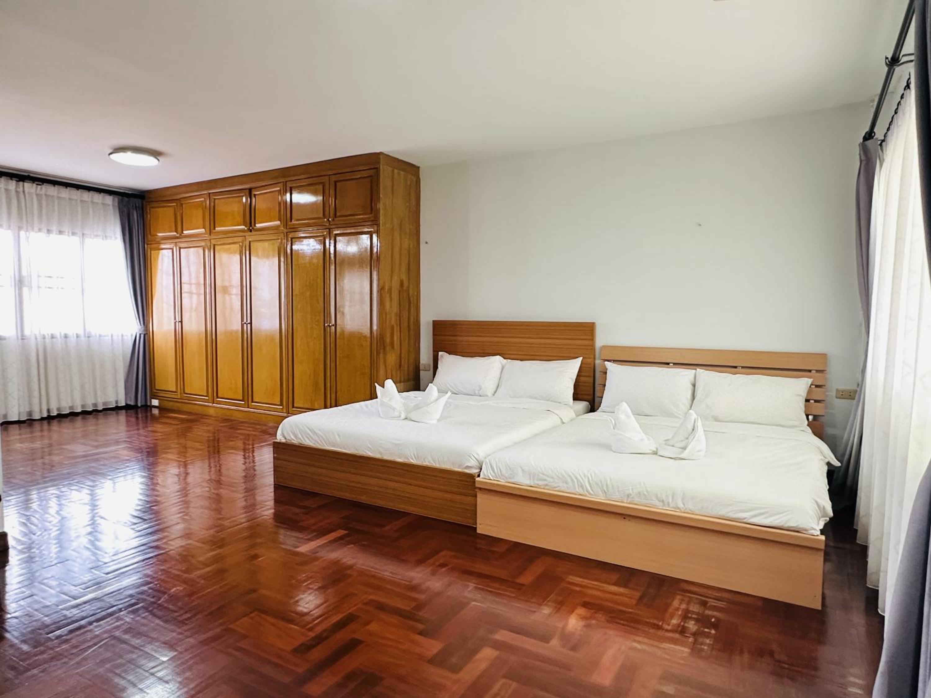 Deluxe Queen Room with Two Queen Beds photo 3