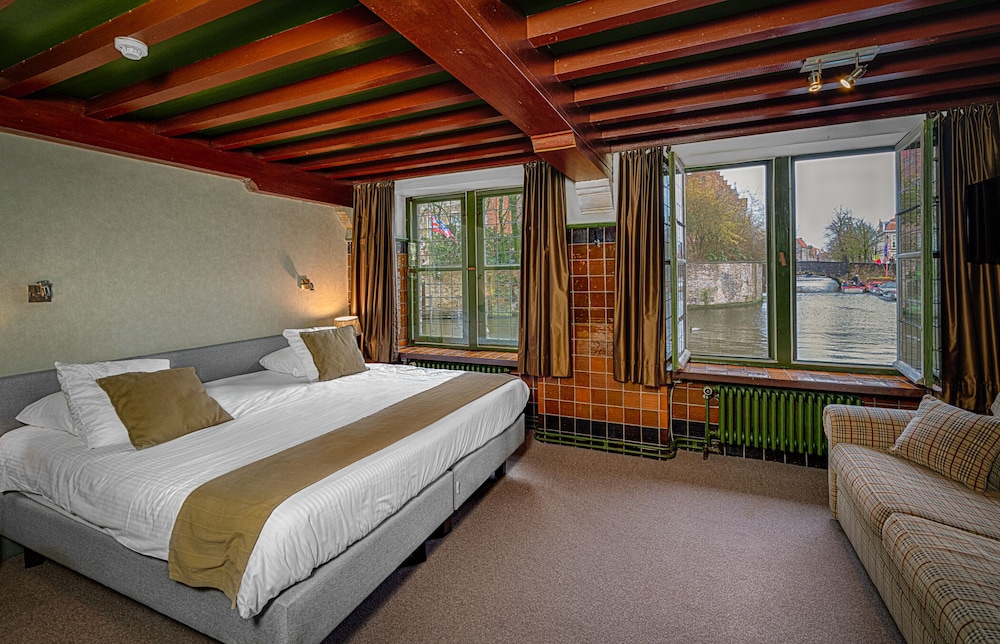 Basic Double or Twin Room, Canal View - Photo 11