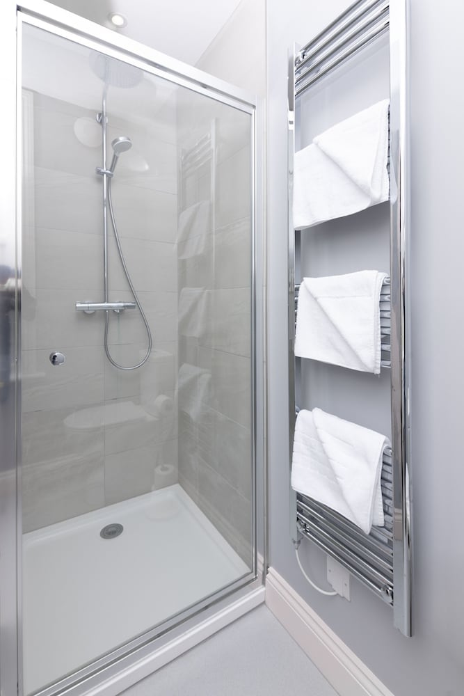 Double Room, Ensuite - Photo 15