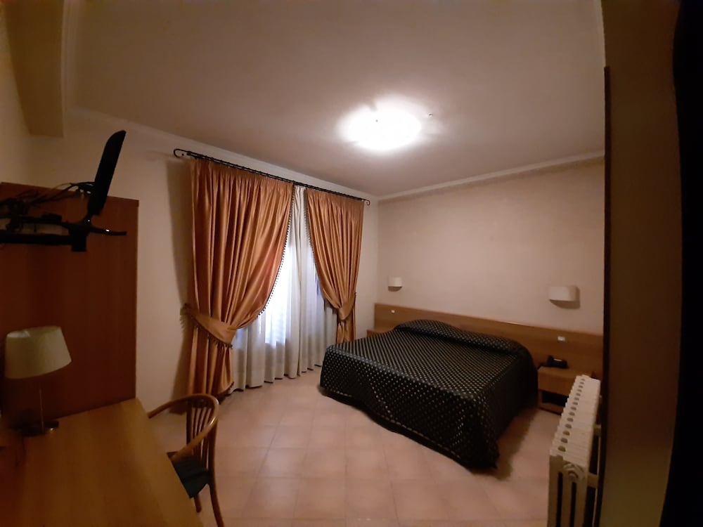 Standard Triple Room photo 2