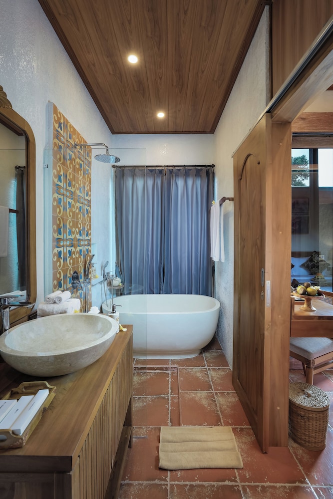 Superior Room with Bathtub and 10 minutes Foot or Shoulder Massage photo 2