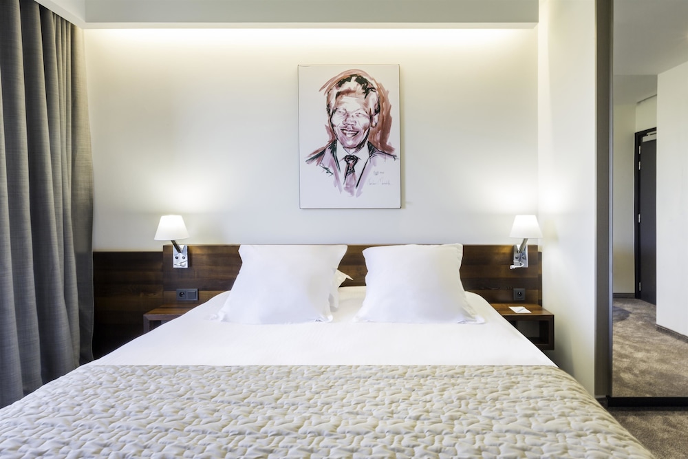 Standard Room, 1 Queen Bed, Non Smoking - Photo 7