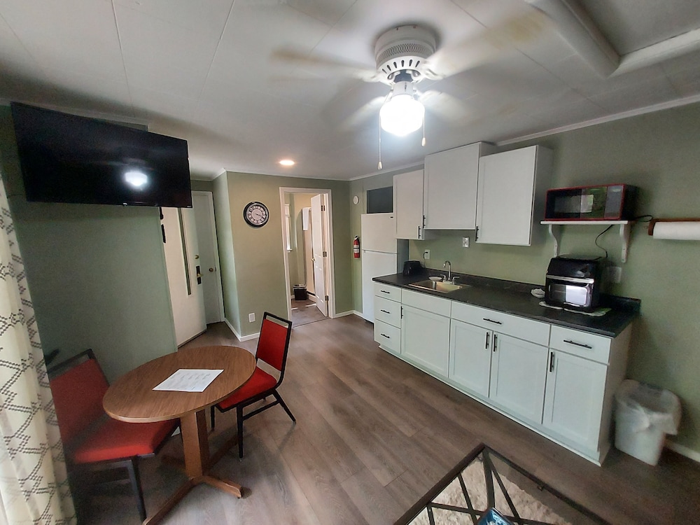 Cabin, 1 Queen Bed, Kitchenette photo 1