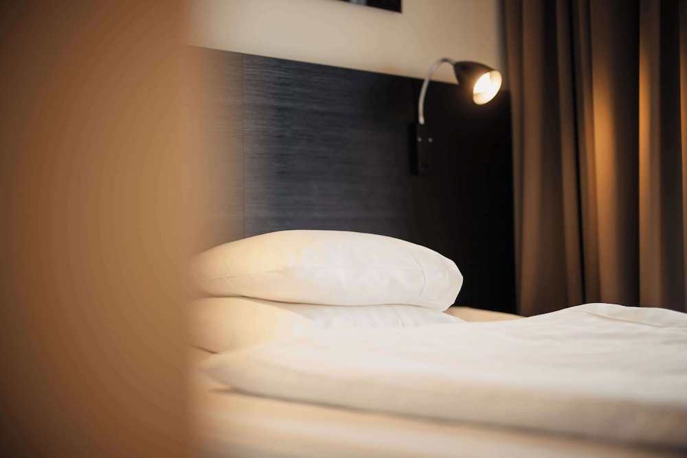 Economy Room, 1 Twin Bed, Non Smoking (Walk-in Shower)
