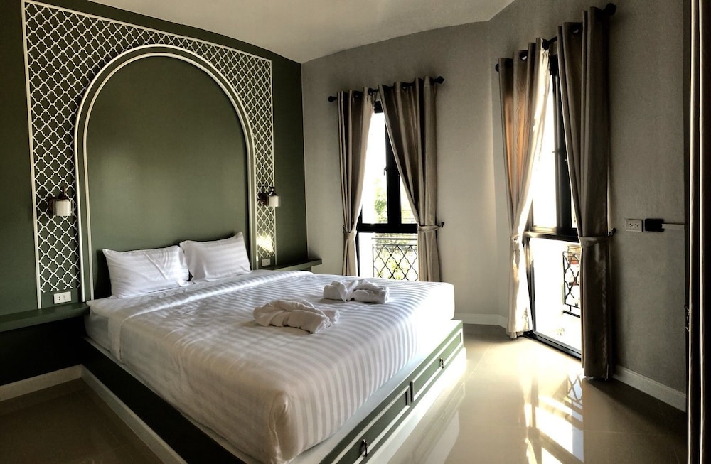Premier Room, 1 King Bed, Non Smoking, Private Bathroom photo 3