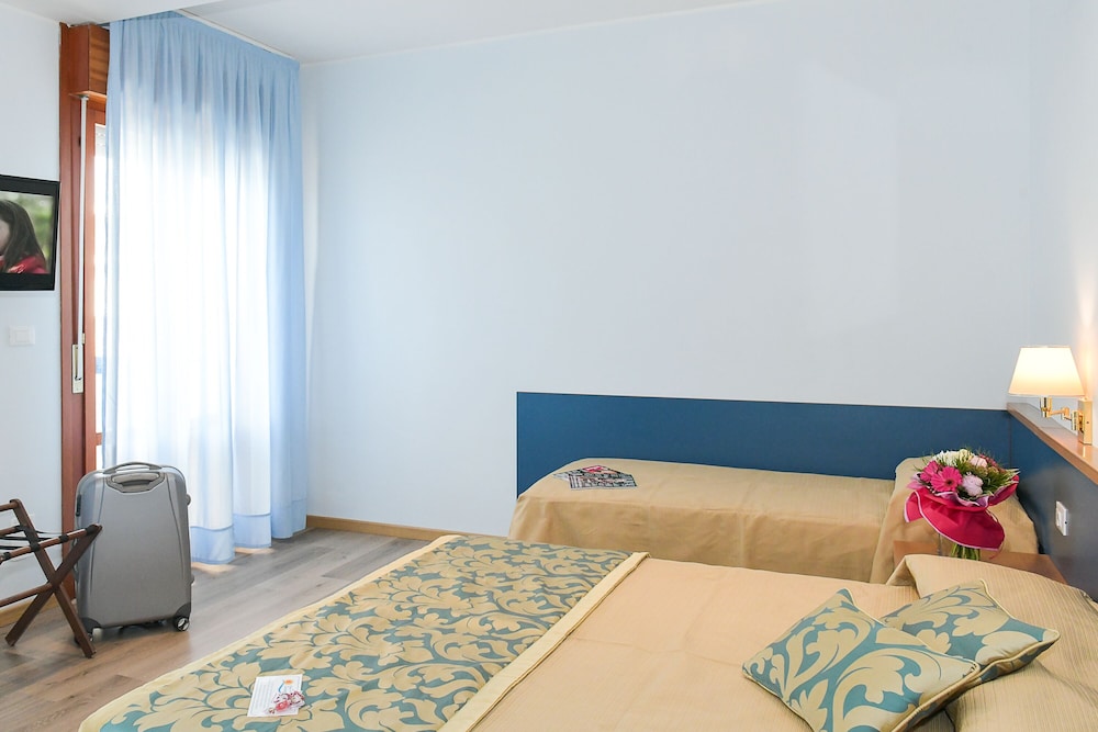 Superior Quadruple Room, Balcony, Partial Sea View