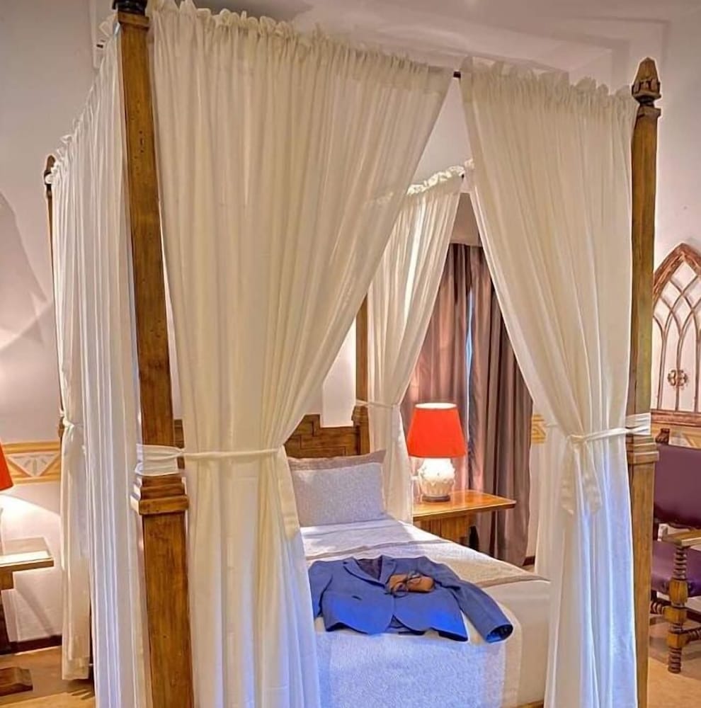 Deluxe Room, 1 King Bed photo 1