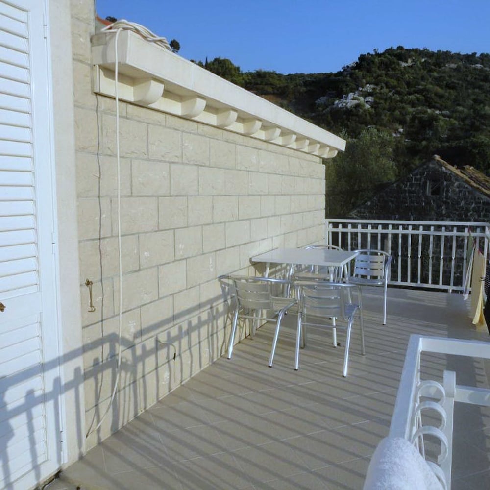 Apartment (Two-Bedroom Apartment with Balcony an) photo 2
