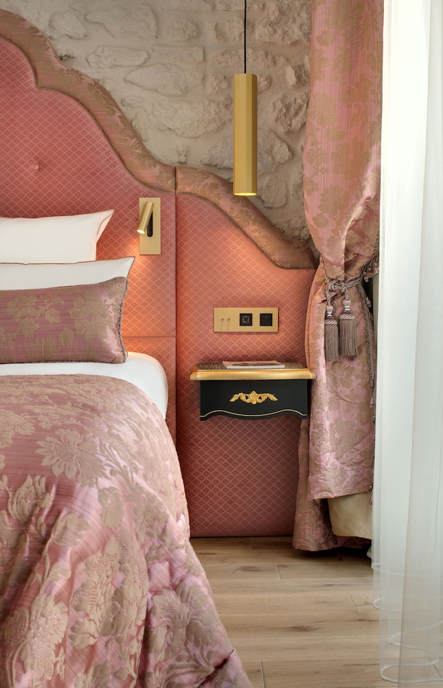 Deluxe Double Room, 1 Queen Bed photo 2