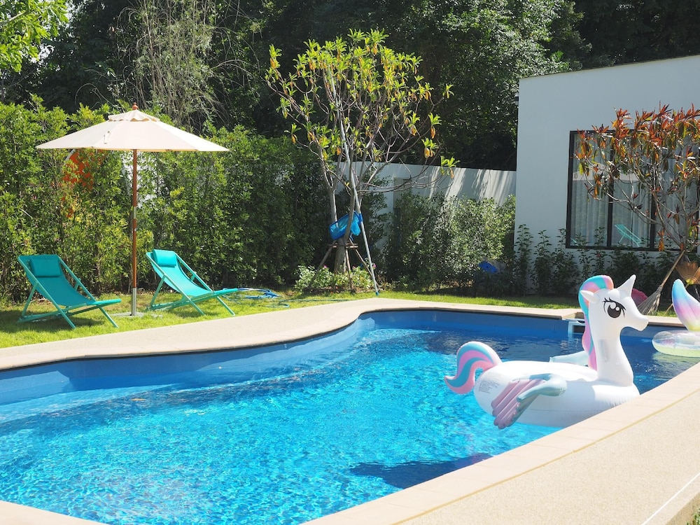 Deluxe Room, Patio, Pool View - Photo 3