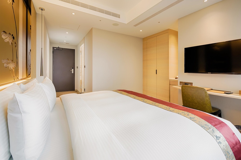 Standard Double Room, Bathtub photo 2