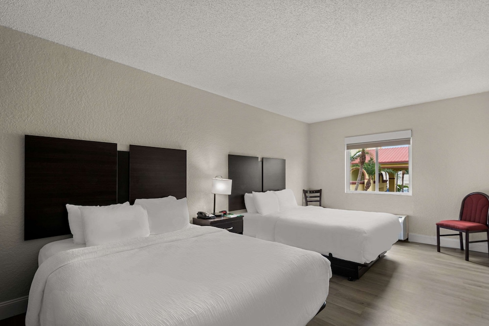 Room, 2 Queen Beds, Accessible, Non Smoking