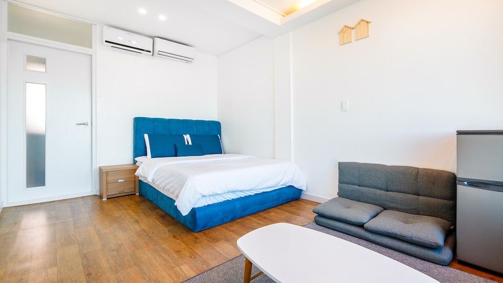 Basic Room, 1 Bedroom (303) - Photo 4