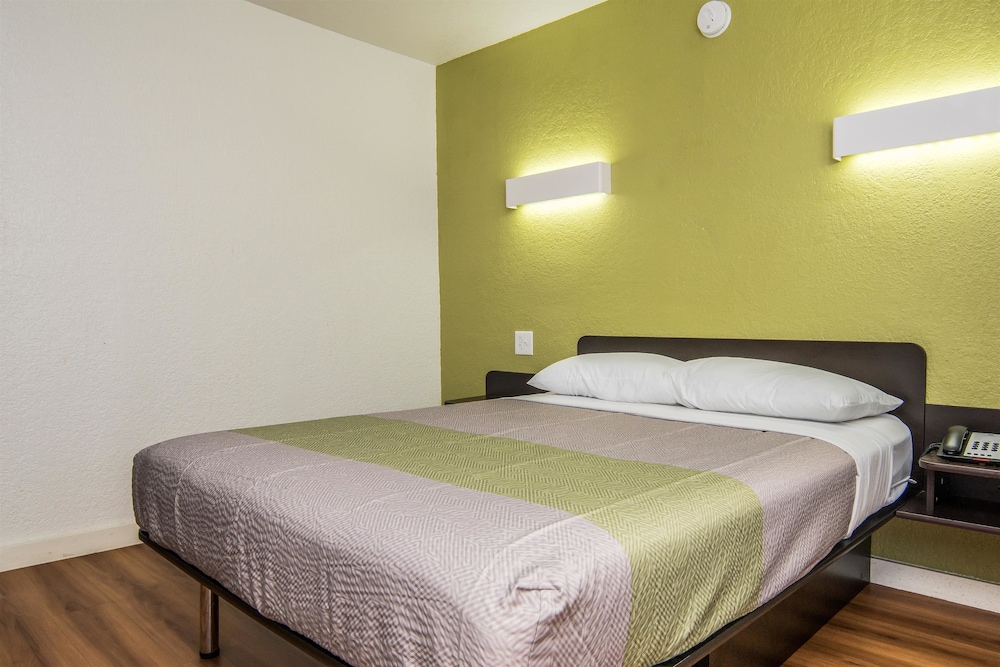 Standard Room, 1 Queen Bed, Accessible, Non Smoking photo 2