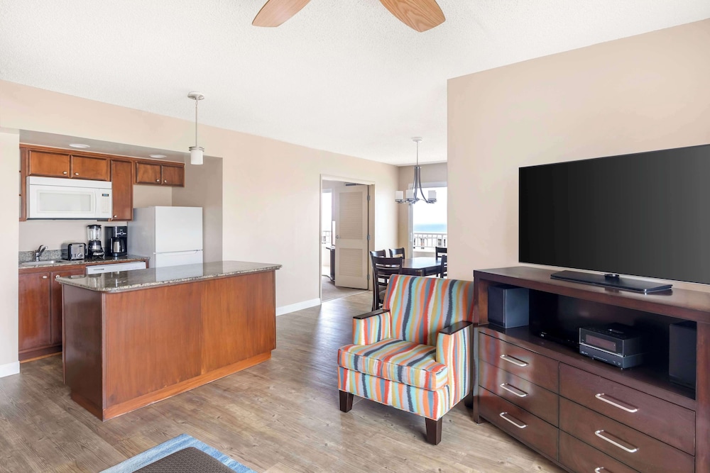 2 Bedroom 1 King 2 Twins Suite with Balcony - Photo 6