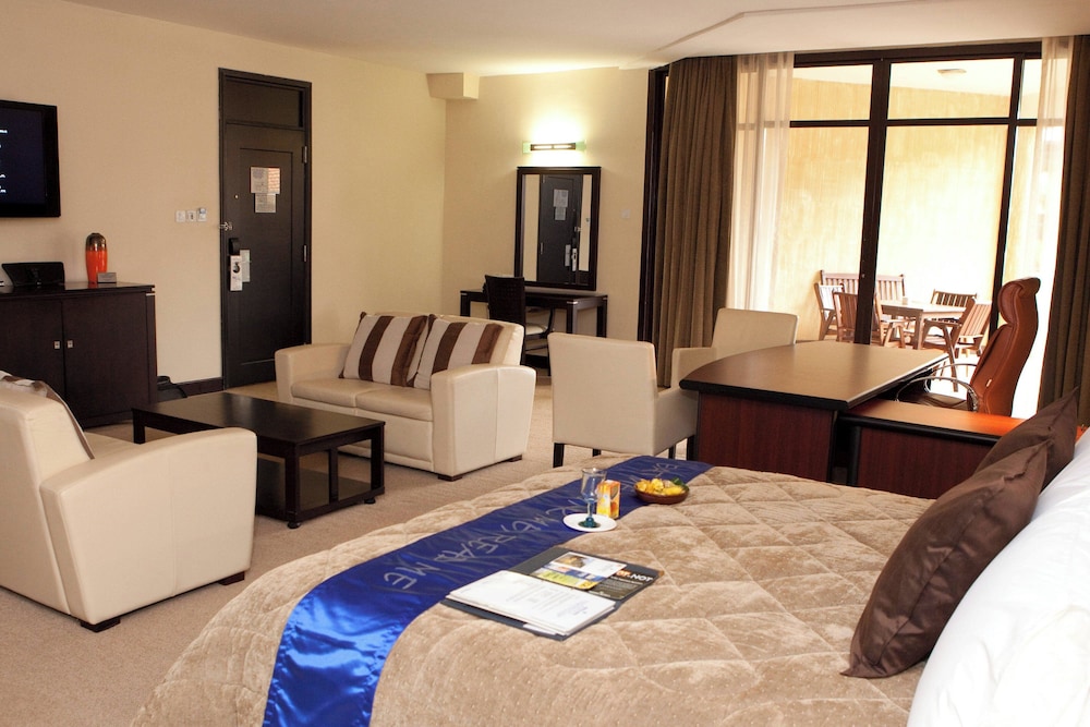 Room, 1 Queen Bed, Garden View (Balcony) photo 3