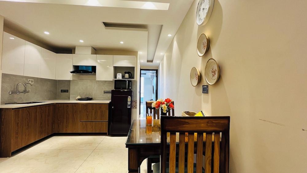 Junior Suite with Balcony - Photo 4