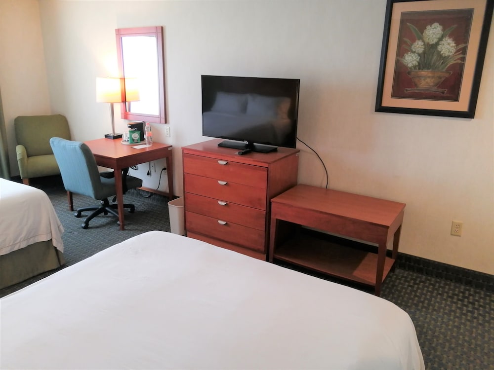 Standard Room, 2 Queen Beds - Photo 6