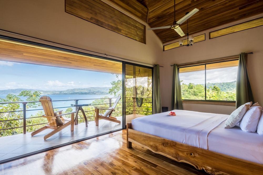 Bungalow with Panoramic Sea View
