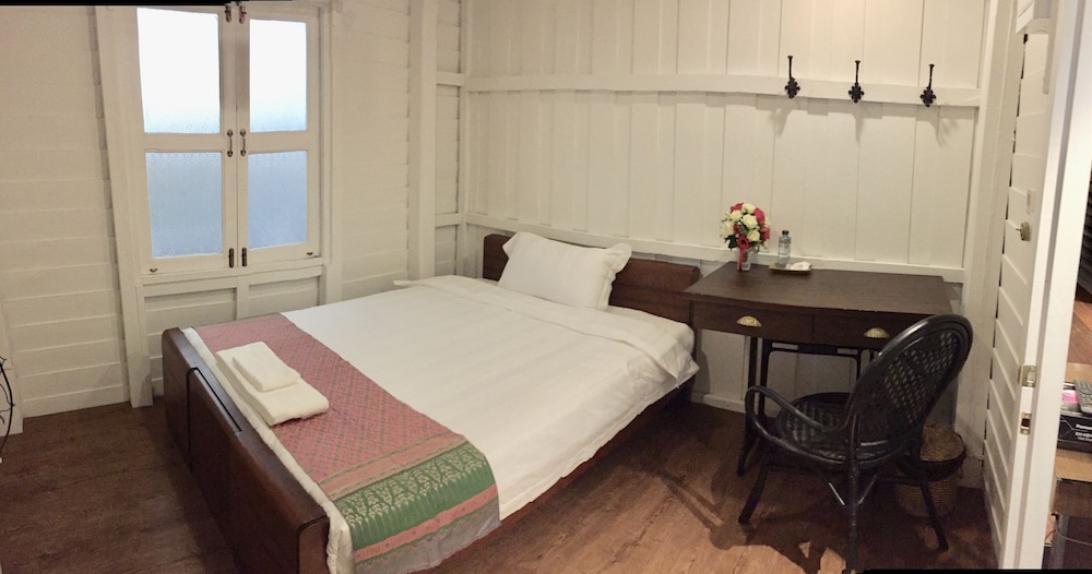 Single Room (shared Bathroom) photo 1