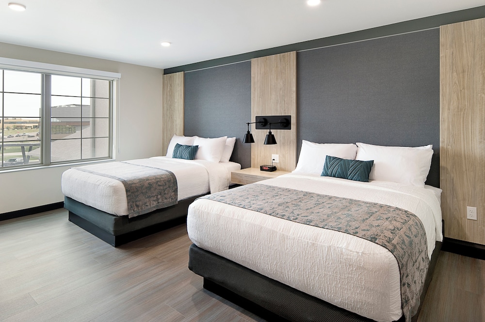 Standard Room, 2 Queen Beds photo 2