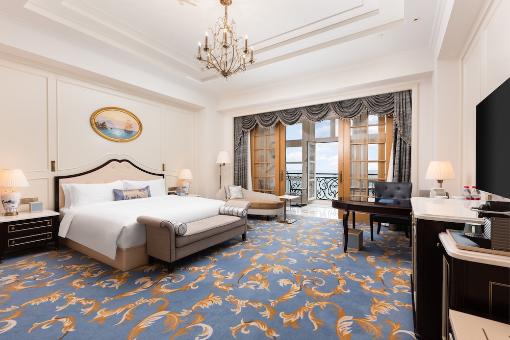Luxury Room, 1 King Bed photo 1