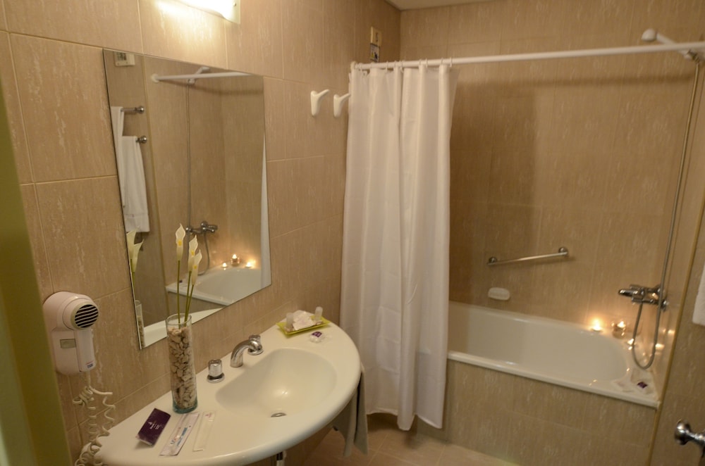 Standard Double or Twin Room photo 2