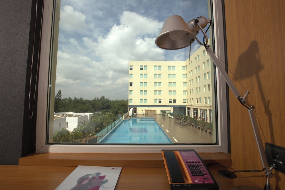Room, 2 Queen Beds, Pool View photo 2
