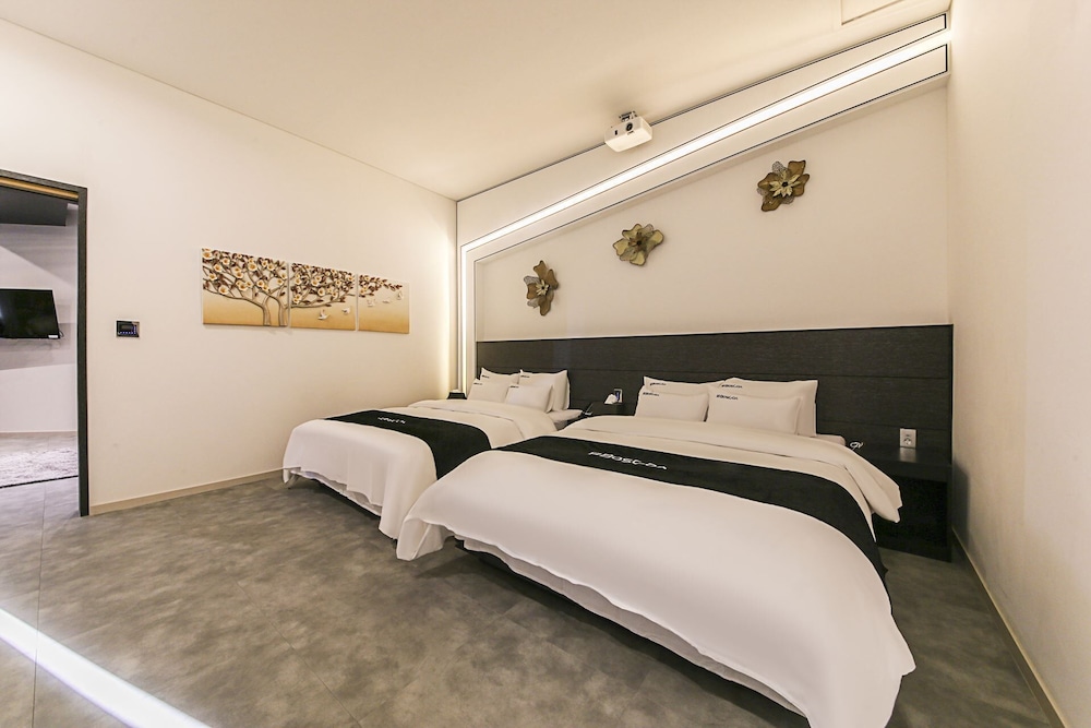 Superior Twin Room (No Breakfast) - Photo 15