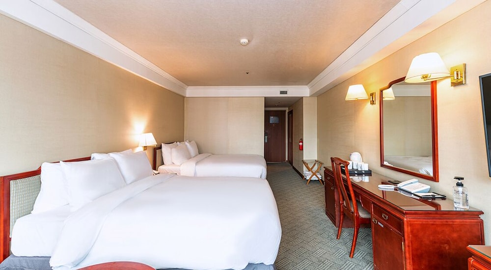 Family Room, 2 Double Beds, Bathtub (with Breakfast for 2 Adults, 1 Child)