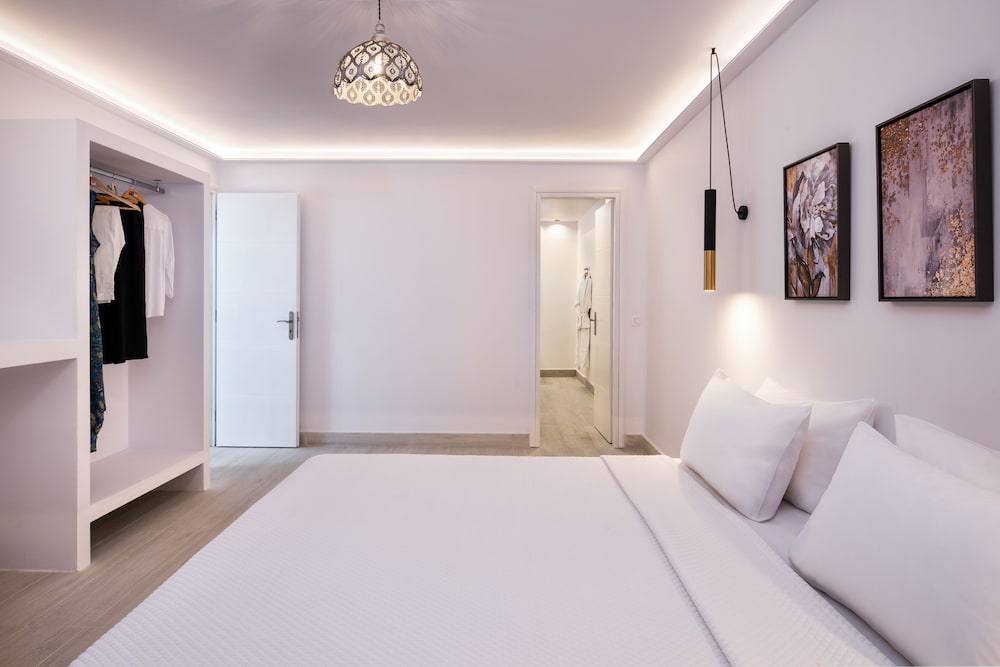 One Bedroom Suite - Photo 2