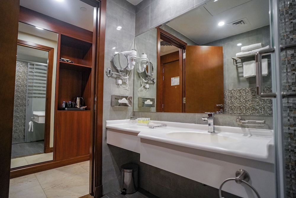 Standard Double or Twin Room - Photo 7