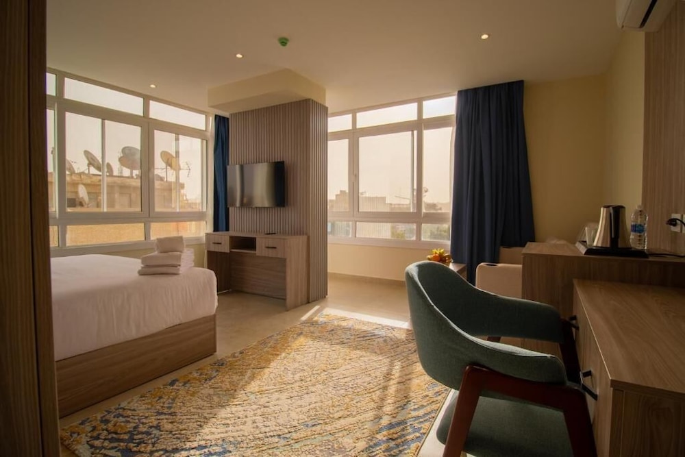 Junior Suite With Pyramids View - Photo 3
