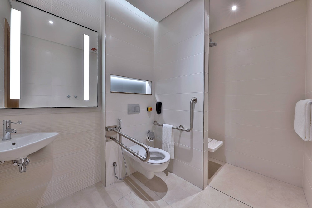 Studio Suite, 1 King Bed, Balcony, City View photo 3