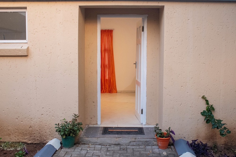 Studio, 1 Bedroom, Accessible, Smoking