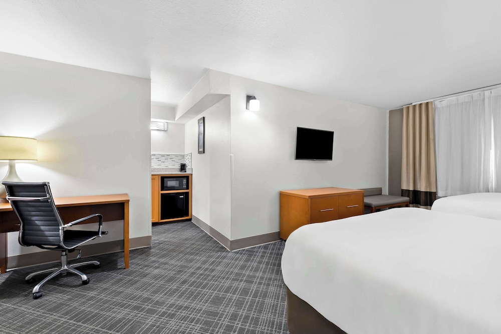 Suite, 2 Queen Beds - Photo 3