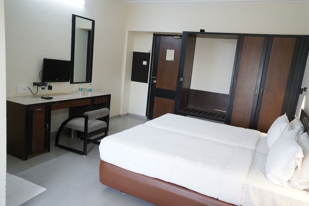 Basic Double or Twin Room - Photo 2