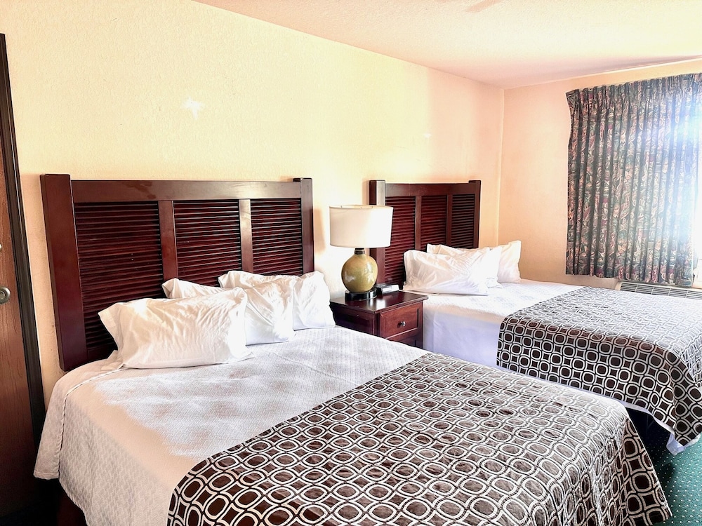 Standard Room, 2 Queen Beds, Non Smoking photo 1