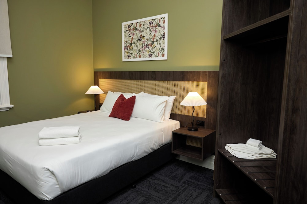 Queen Room Ensuite photo 3