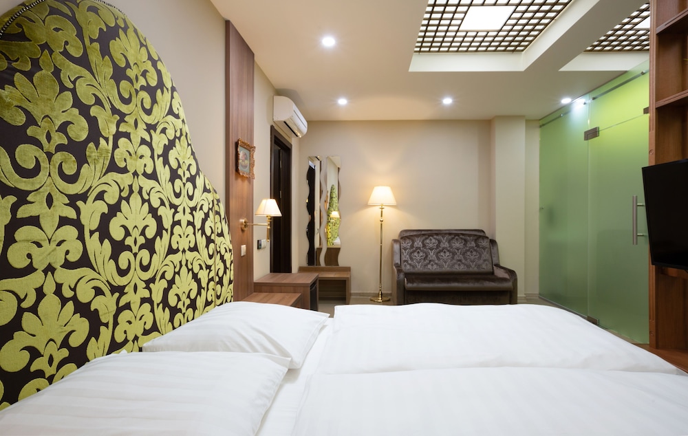 Deluxe Double Room, Bathtub photo 2