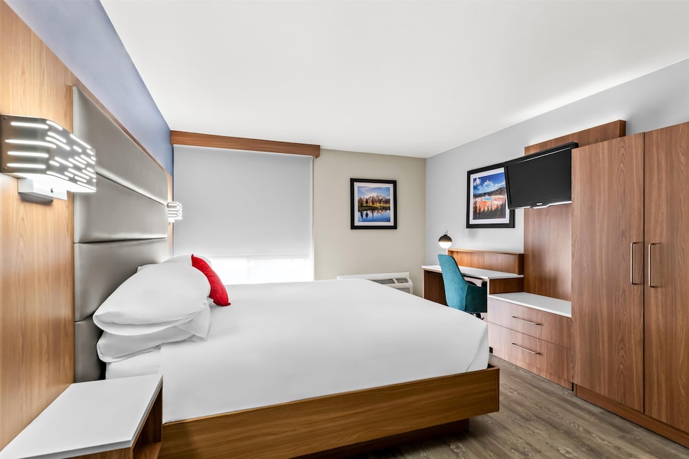 Deluxe Suite, 1 King Bed (Two Rooms) - Photo 1
