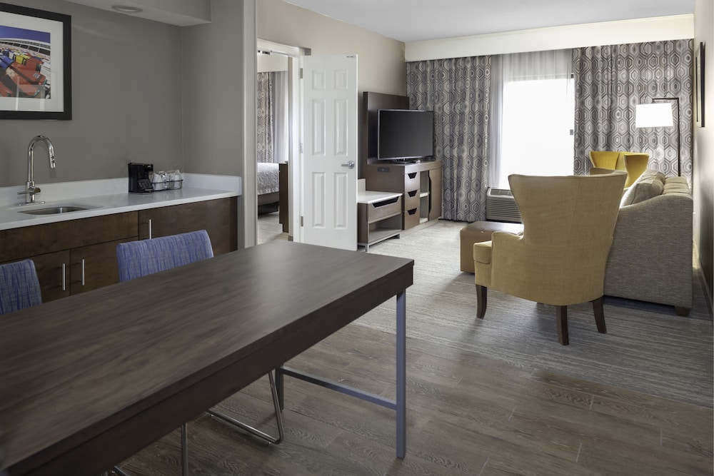 Suite, 1 King Bed, Accessible, Non Smoking - Photo 5