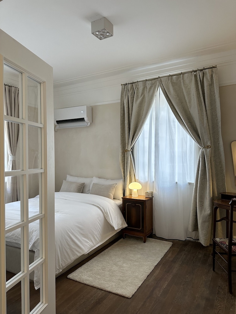 Comfort Suite, City View