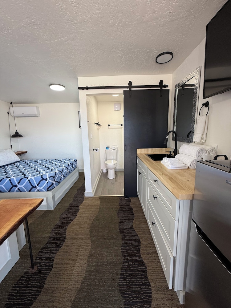 Economy Double Room photo 1