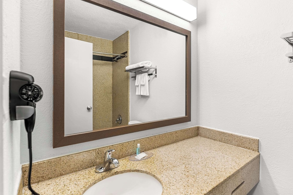 Standard Room, 1 King Bed, Non Smoking (Kitchenette, Limited) - Photo 5
