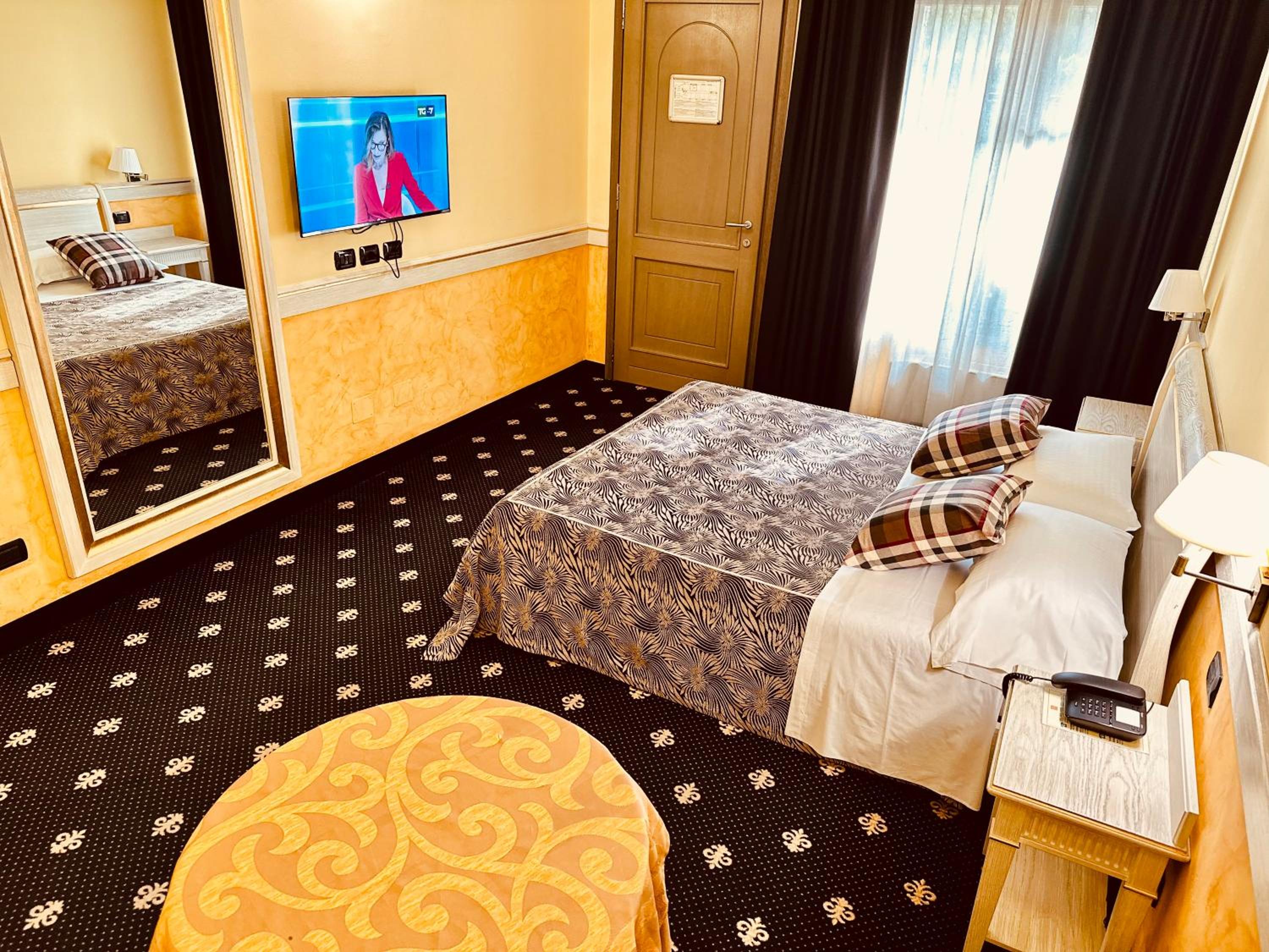 Large Double Room - Photo 49