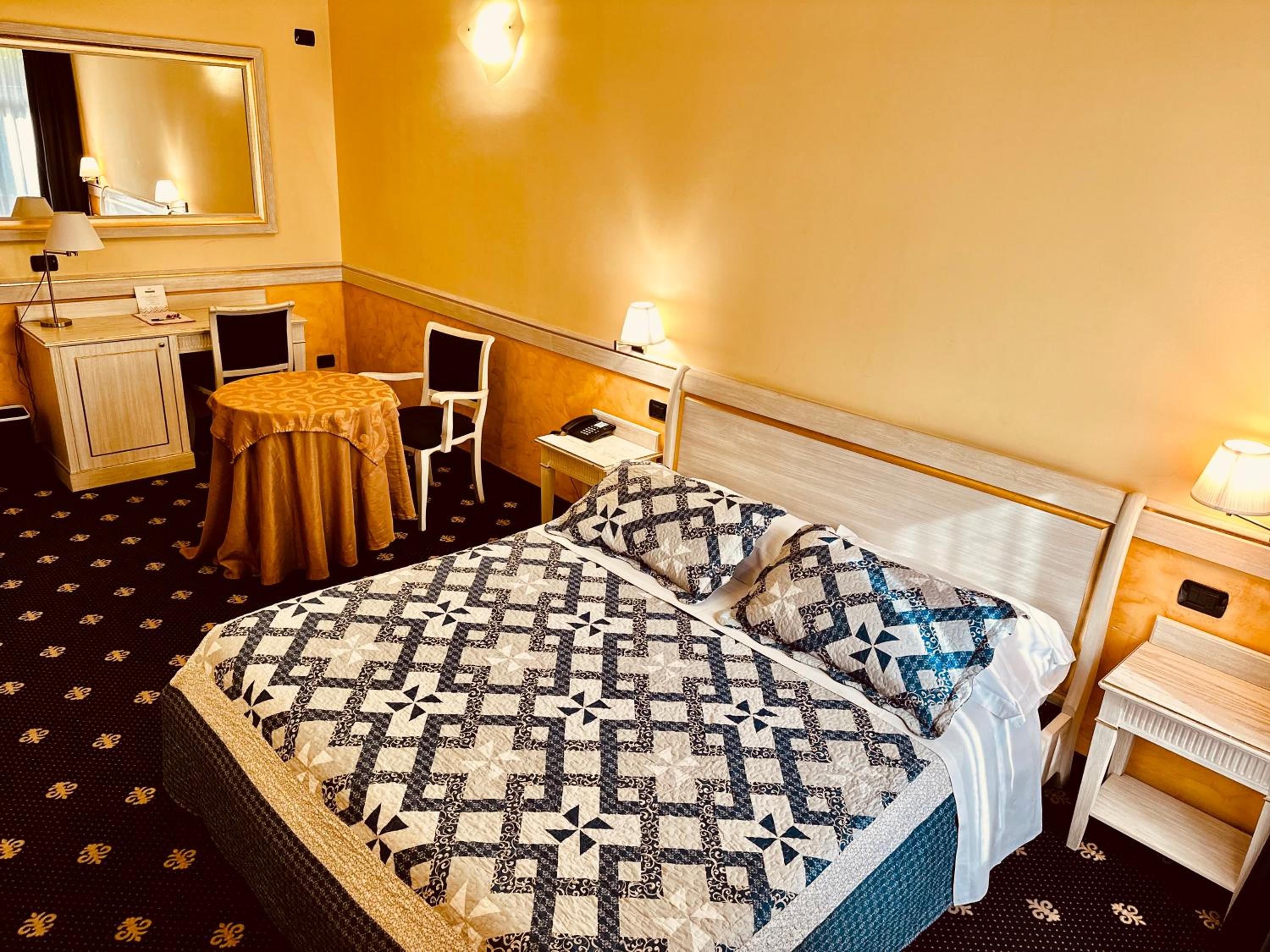 Large Double Room - Photo 50