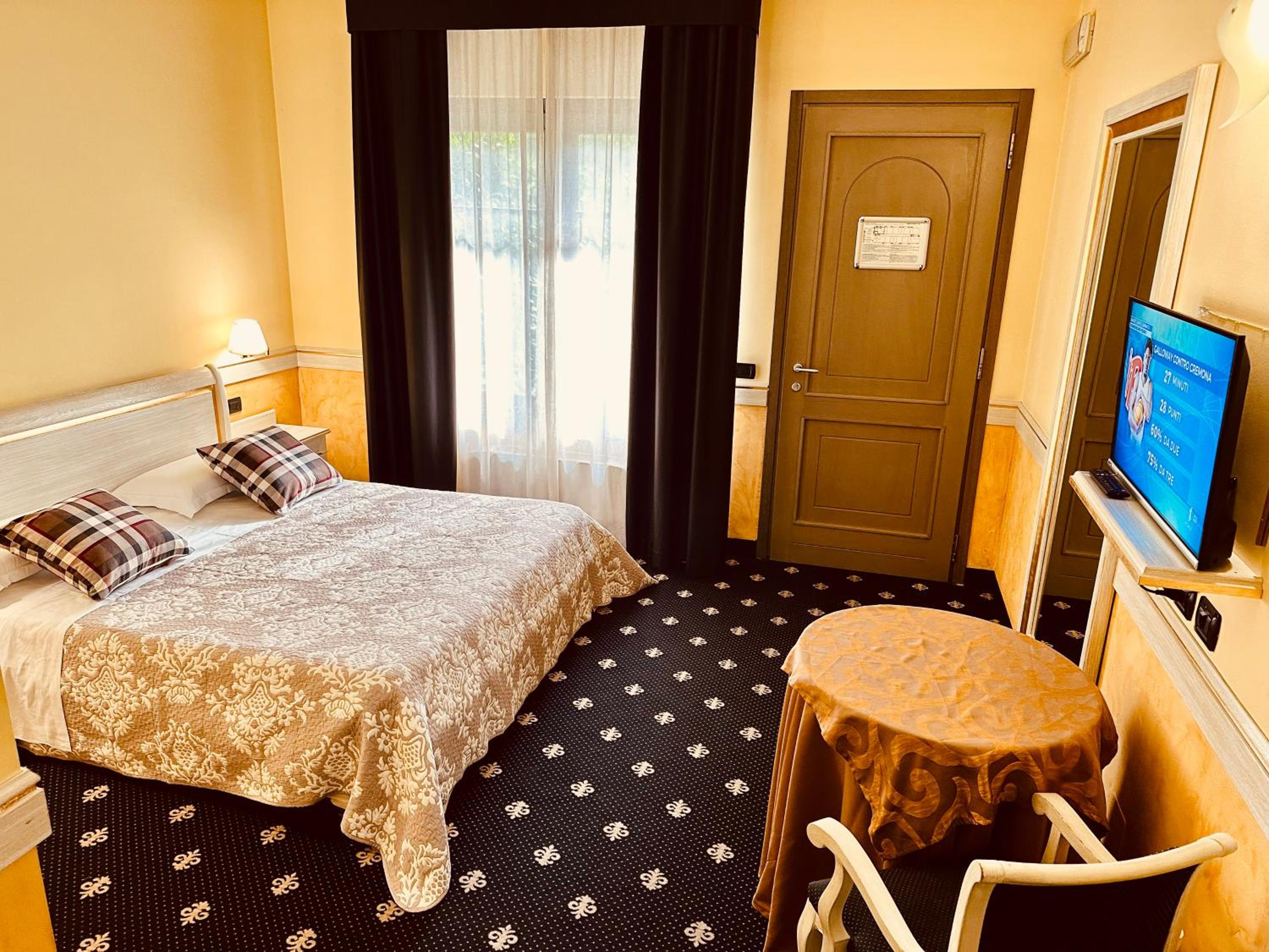 Large Double Room - Photo 55