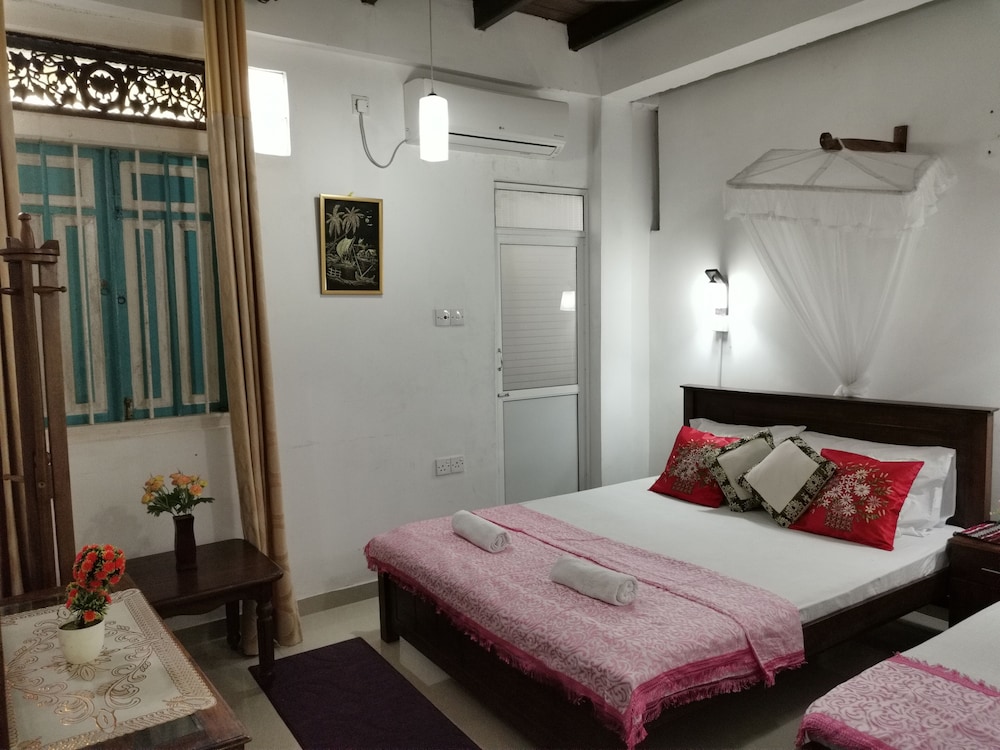 Economy Triple Room, Ensuite photo 2