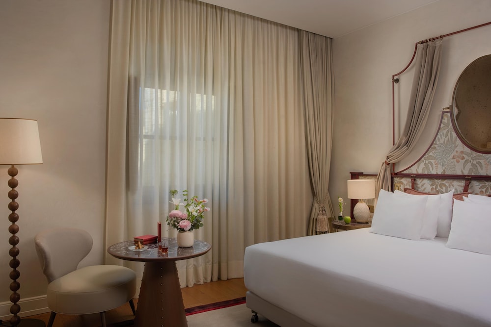 Suite (Extra Bed 3 adults)